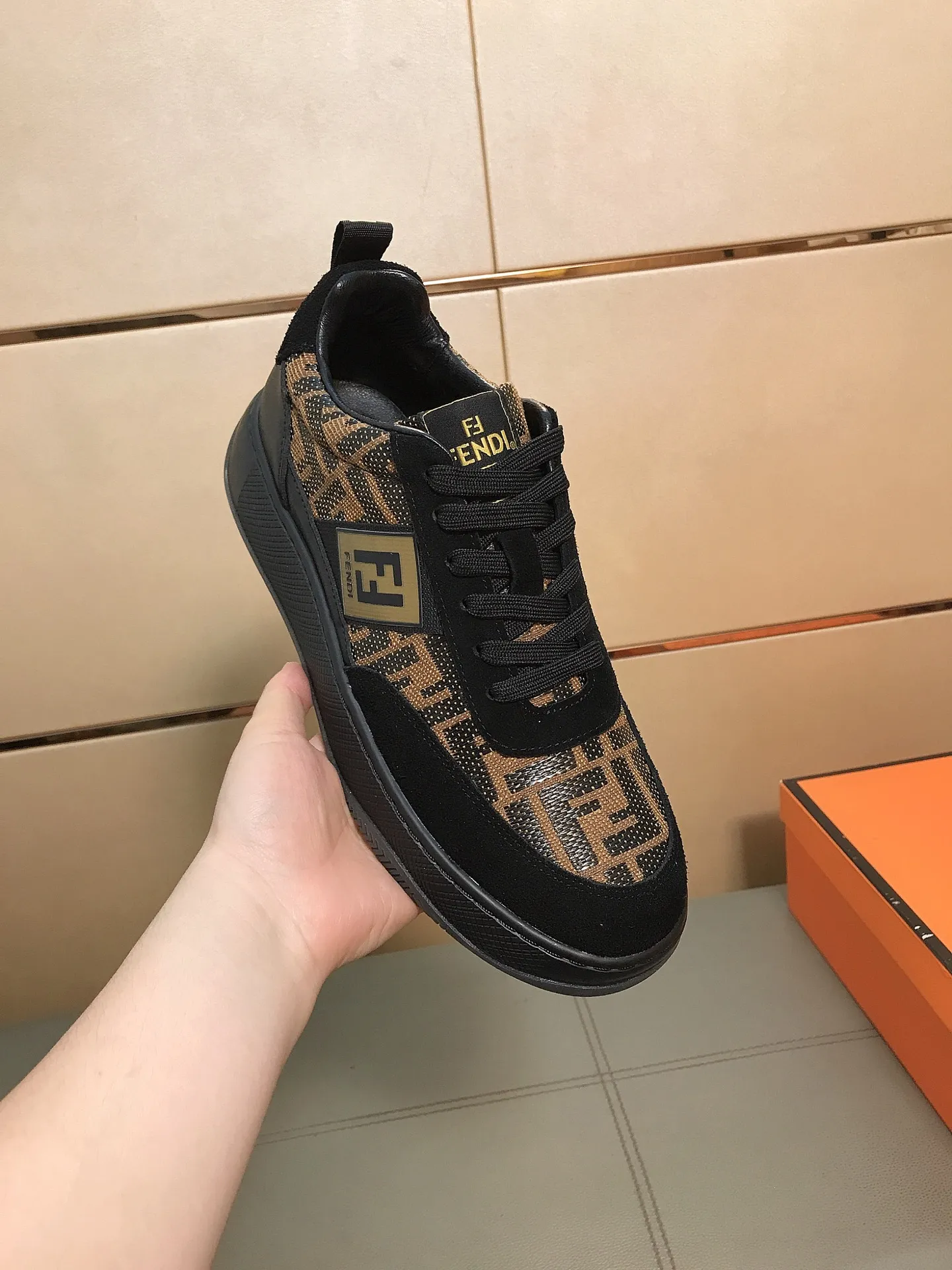Ex-factory price 420 🔆🔆👉Fendi [Fendi] Men's new low-cut casual shoes are on the market🔥The shoe body is made of brand-specific printed fabric nubuck leather, with sheepskin lining for feet, breathable and does not cover the feet! Fashionable casual shoes 🙈Outsole is ultra-light, non-slip and wear-resistant👣 Standard size 38-44